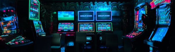 星空娱乐平台热门直播推荐卡片，展示足球、篮球、电竞等赛事封面